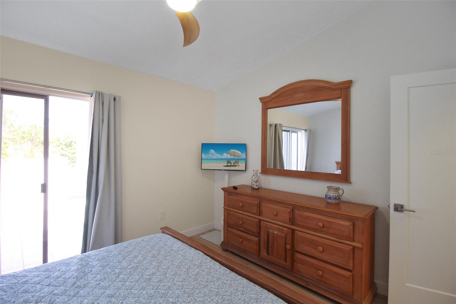 Image 21 of 44 For 971 Waterside Lane