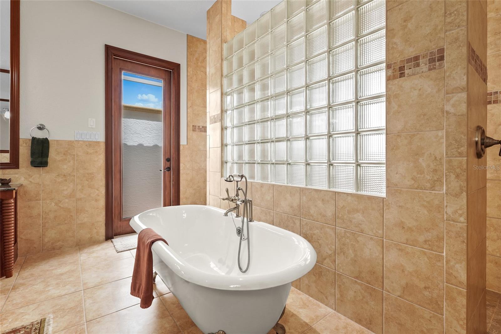 Image 38 of 87 For 7025 Saddle Creek Circle
