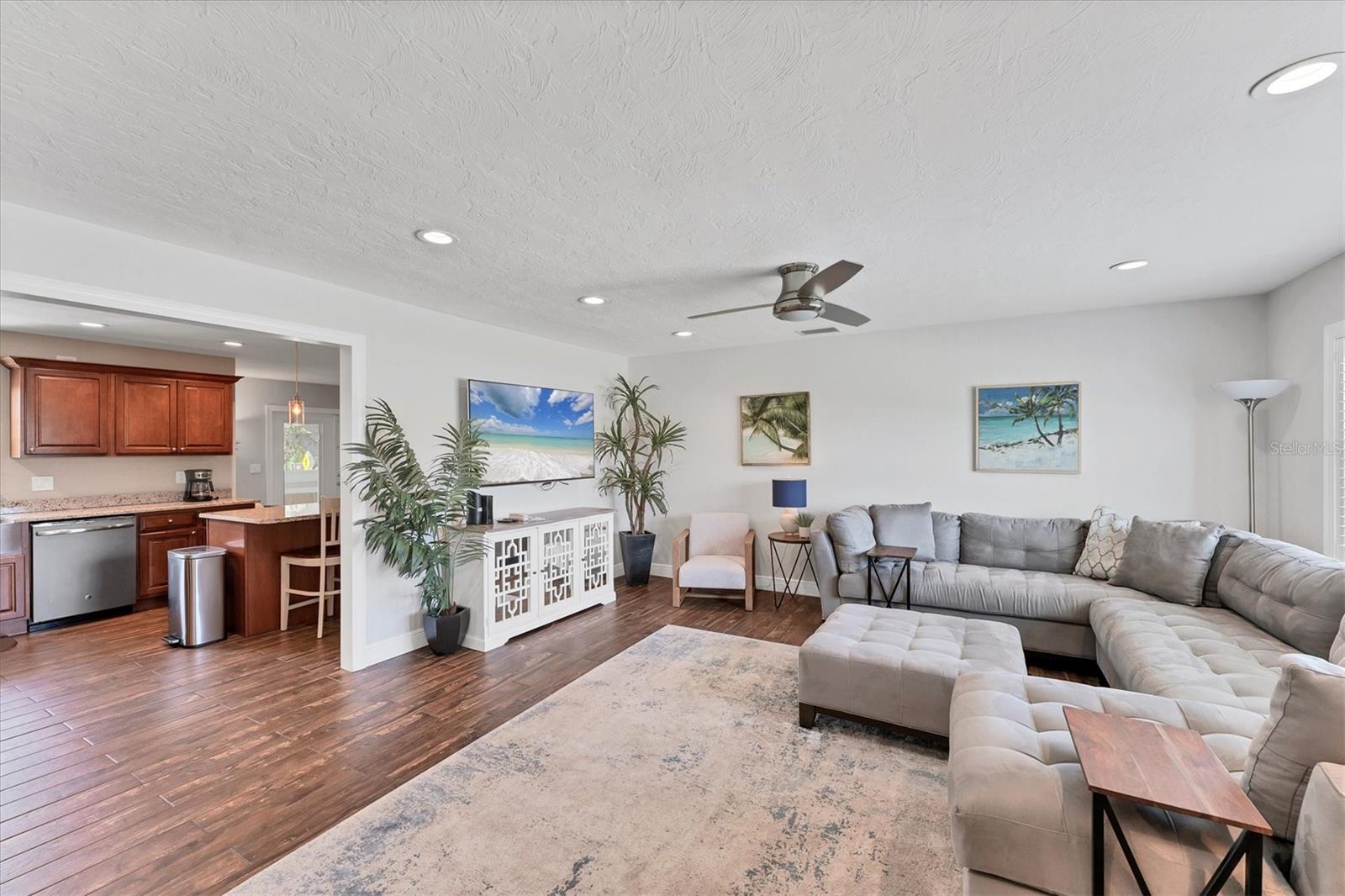 Image 5 of 44 For 7727 9th Avenue Drive Nw