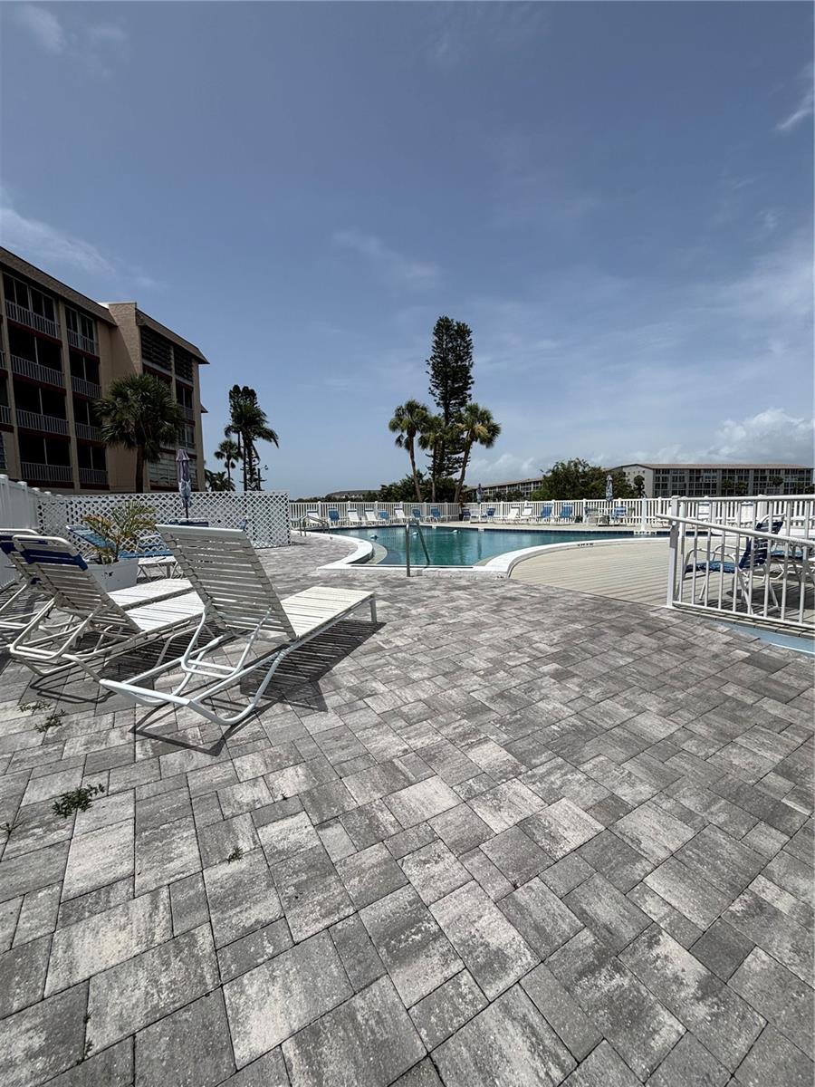 Image 21 of 22 For 3951 Lake Bayshore Drive F408