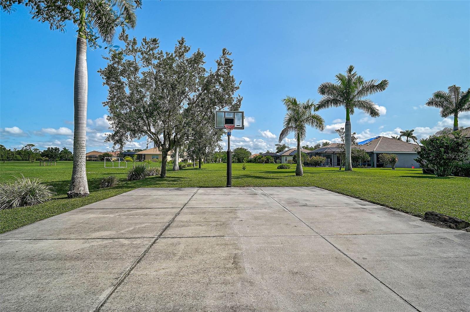 Image 37 of 51 For 306 Country Meadows Way