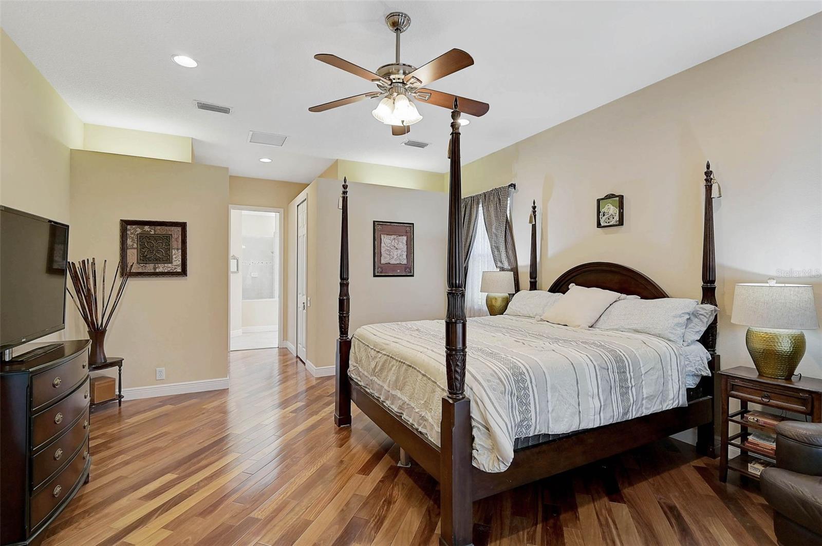 Image 7 of 51 For 306 Country Meadows Way