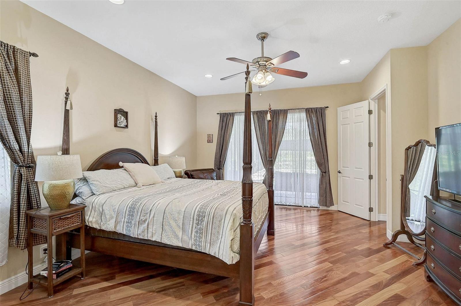 Image 8 of 51 For 306 Country Meadows Way