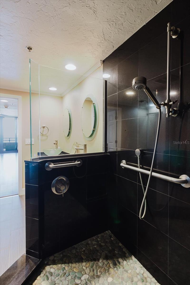 Image 48 of 87 For 1255 Gulfstream Avenue 1104