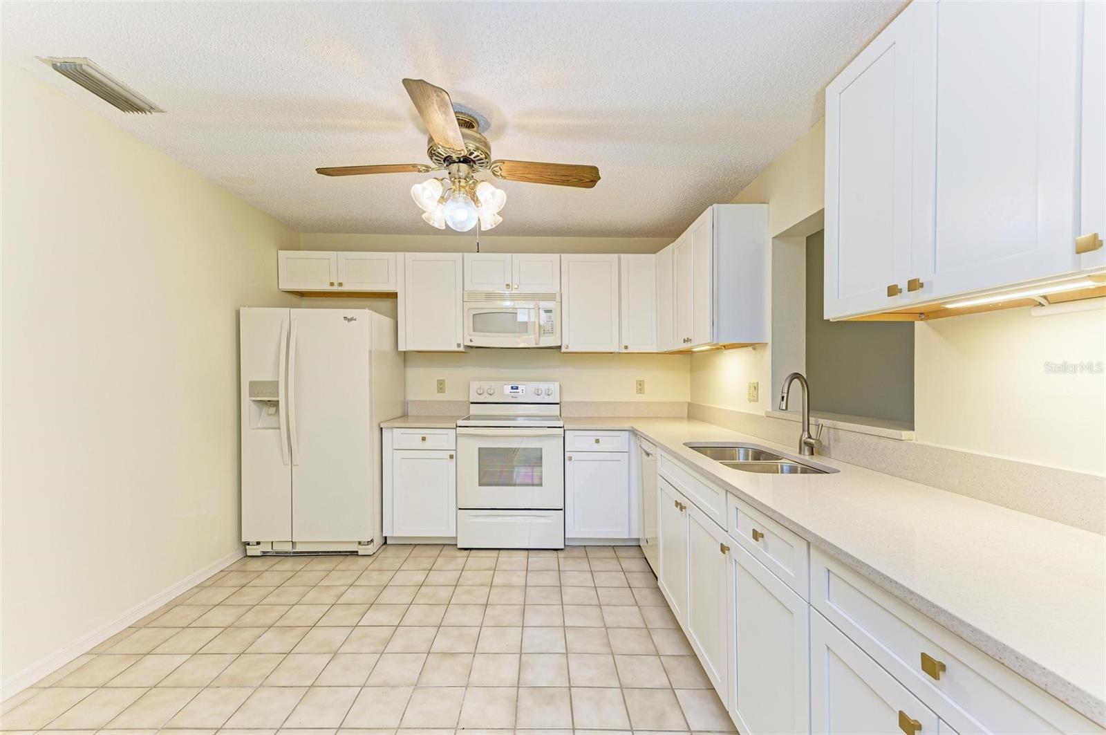 Image 8 of 45 For 5612 Ashton Lake Drive 5612