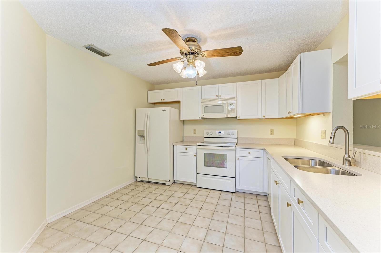 Image 9 of 45 For 5612 Ashton Lake Drive 5612