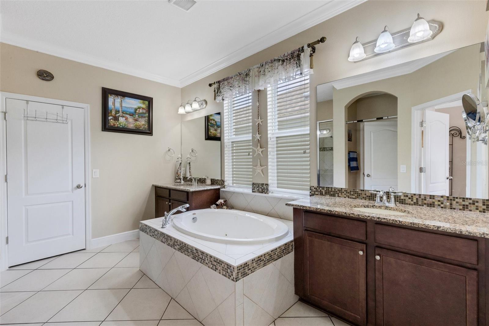 Image 17 of 41 For 843 Molly Circle