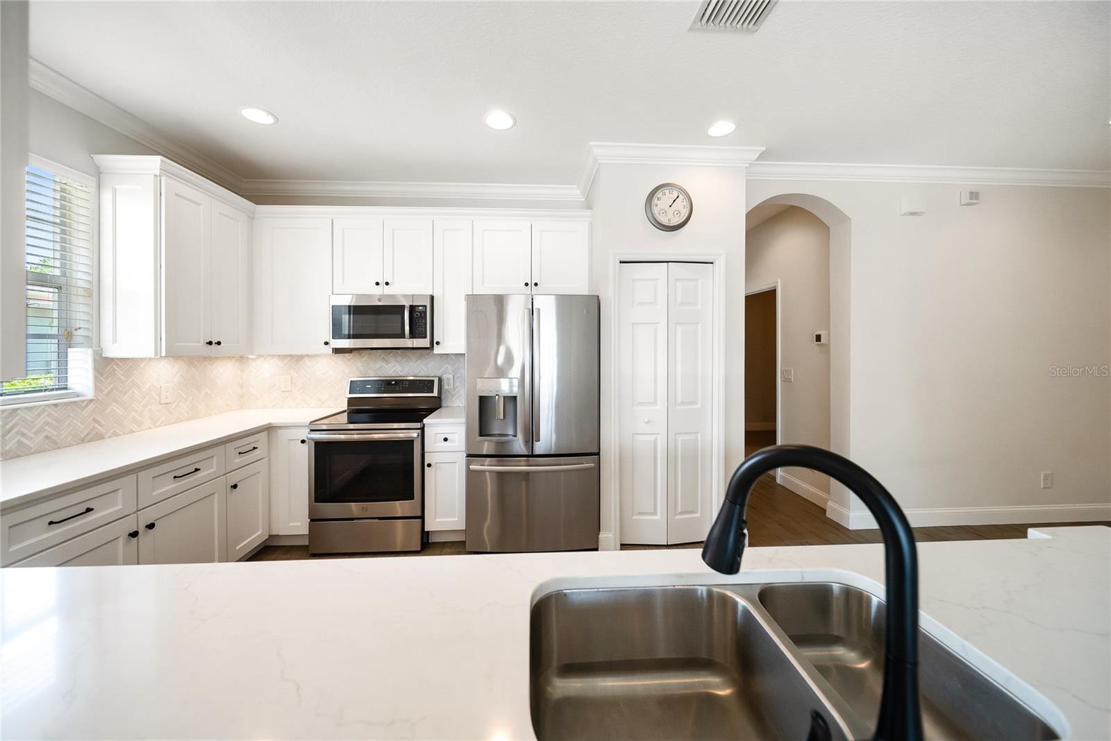 Image 11 of 52 For 7403 Hamilton Road