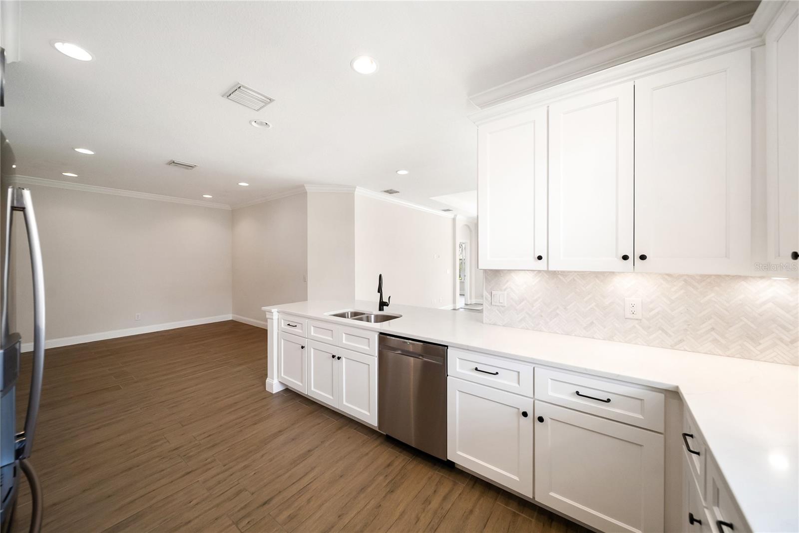 Image 14 of 52 For 7403 Hamilton Road