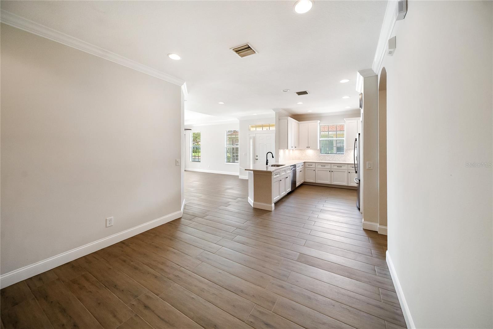 Image 7 of 52 For 7403 Hamilton Road
