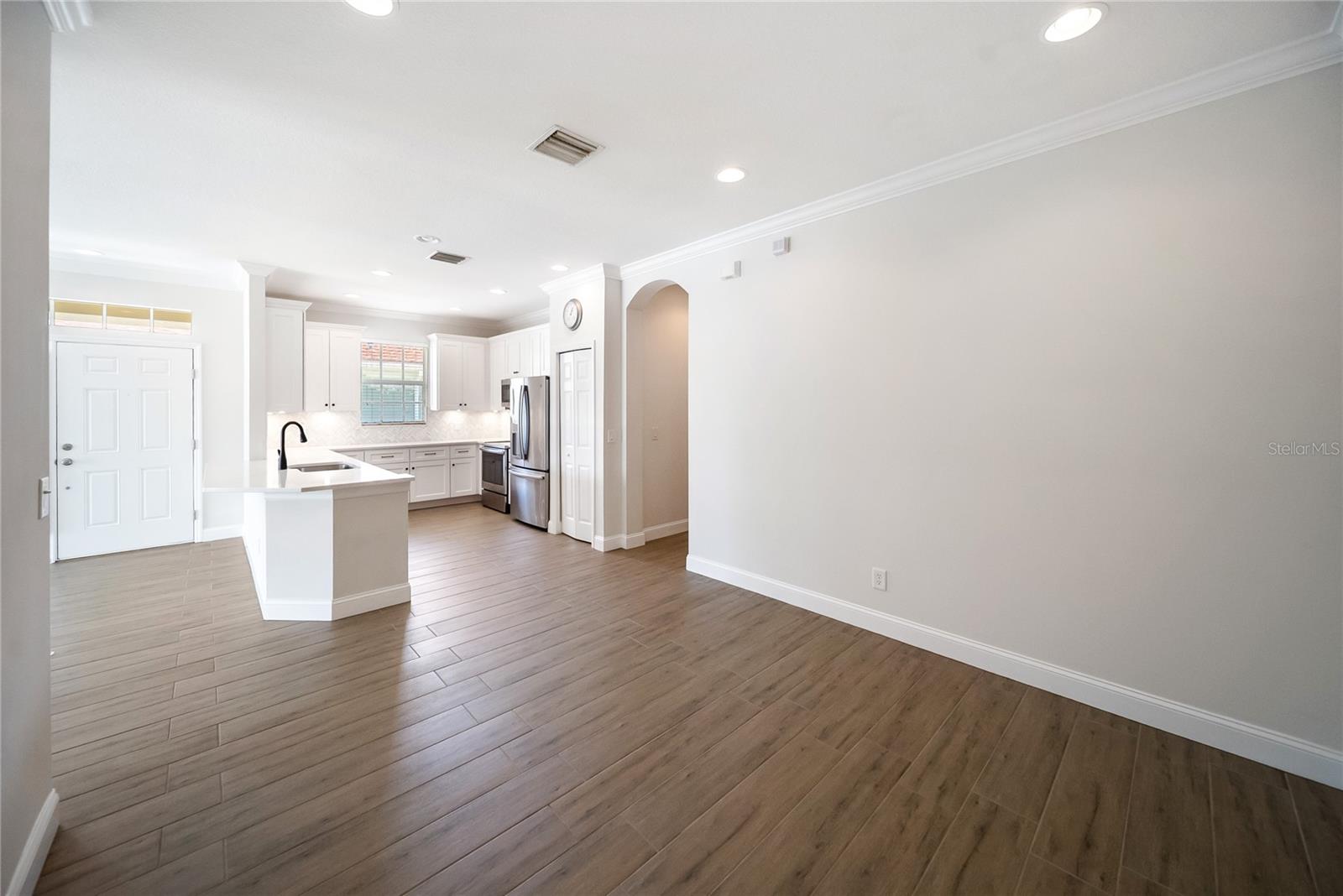 Image 8 of 52 For 7403 Hamilton Road
