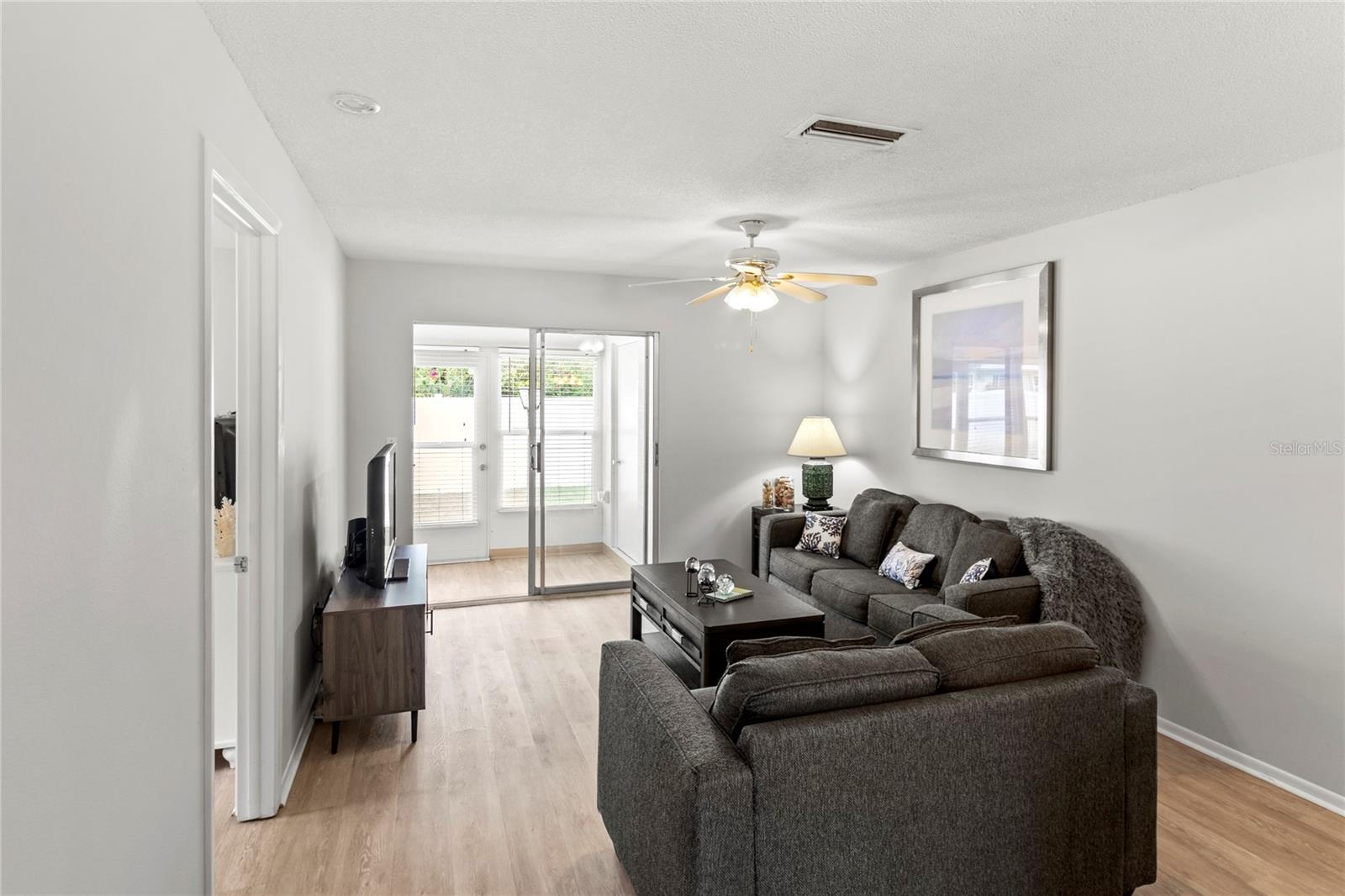 Image 12 of 34 For 643 Park Circle