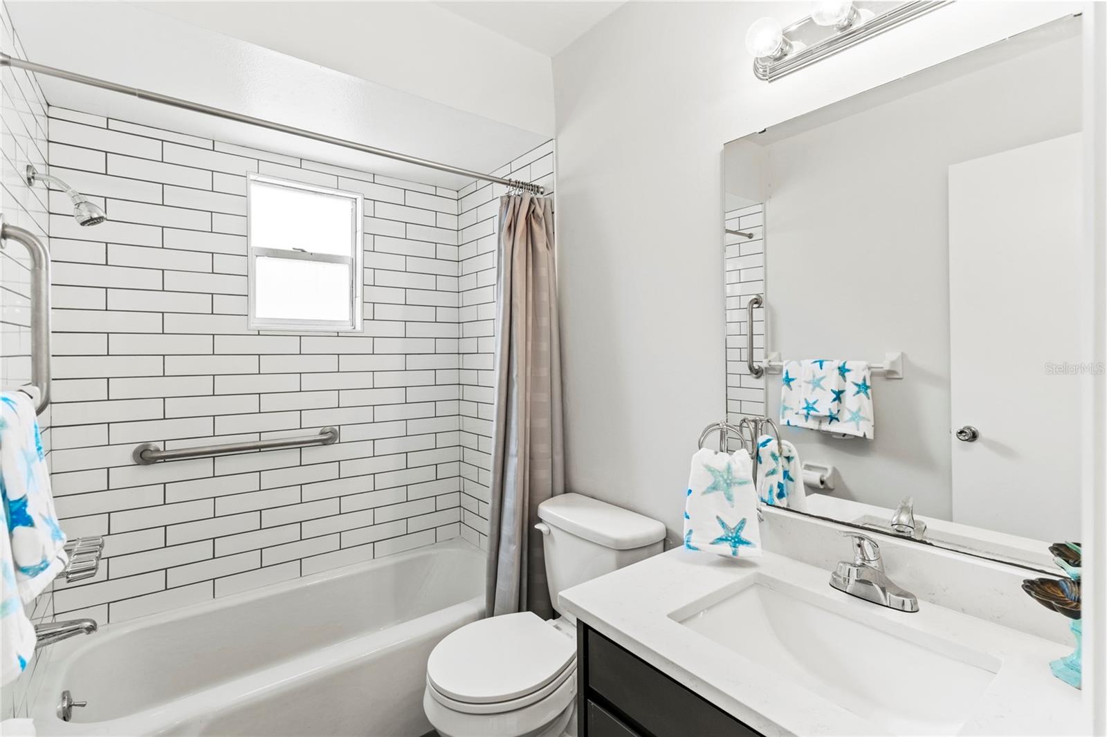 Image 17 of 34 For 643 Park Circle