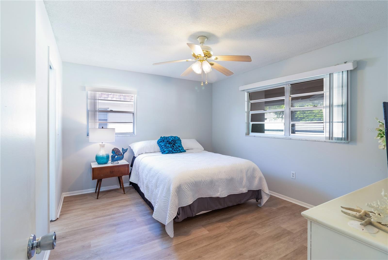 Image 18 of 34 For 643 Park Circle