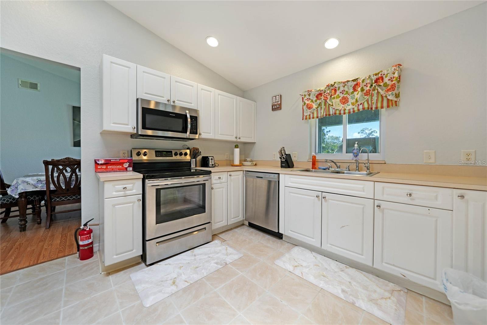 Image 9 of 32 For 590 Ridgewood Street Nw