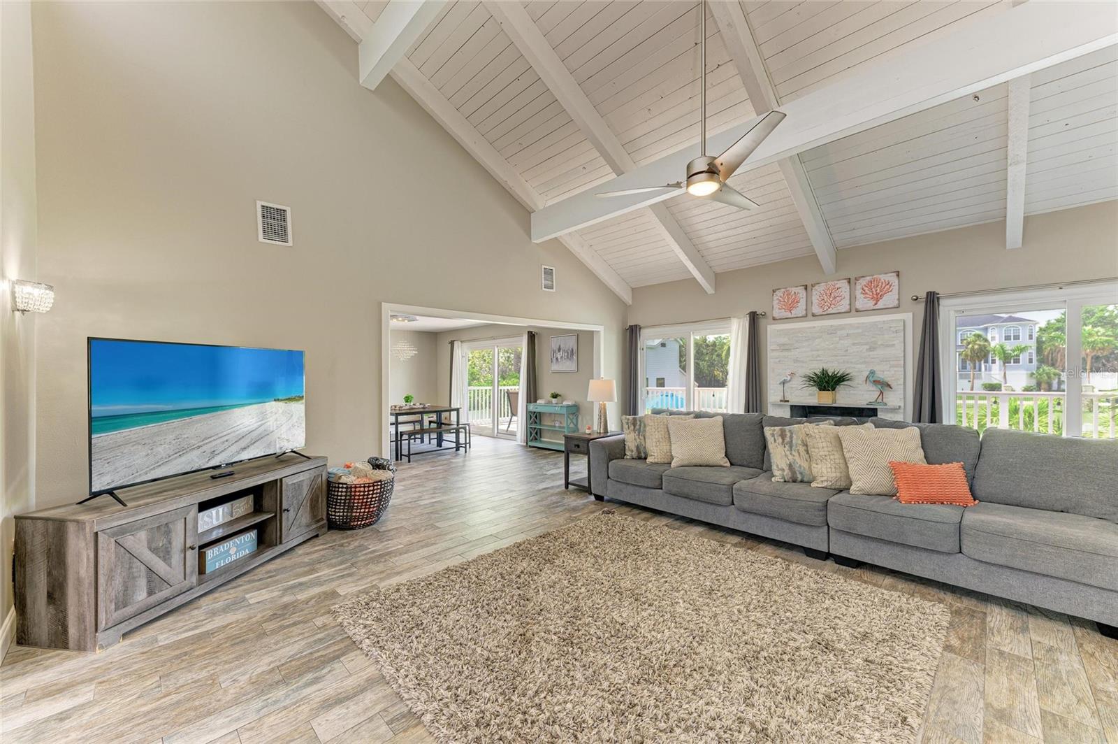 Image 12 of 61 For 3903 Bayside Drive