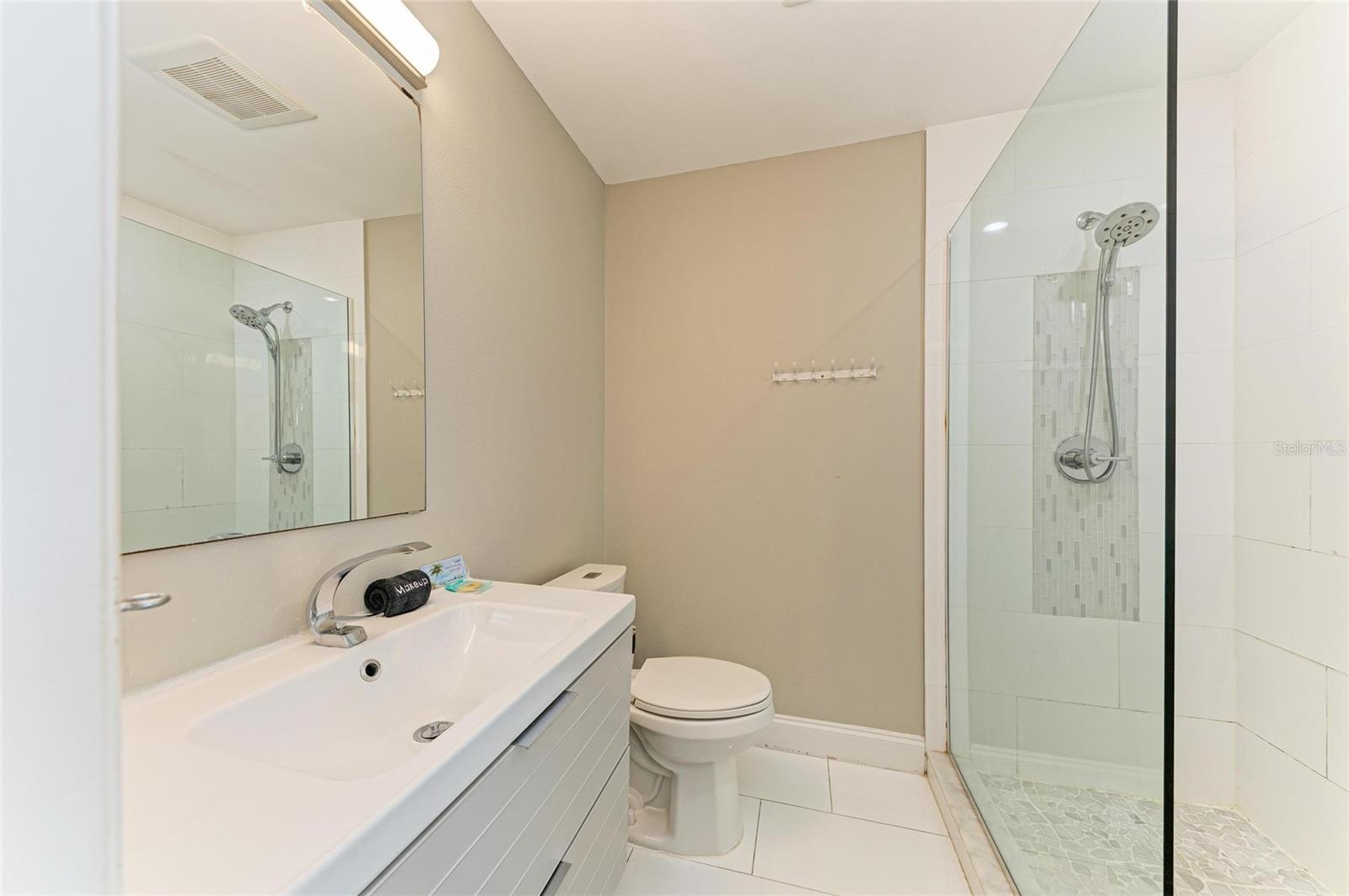 Image 34 of 61 For 3903 Bayside Drive