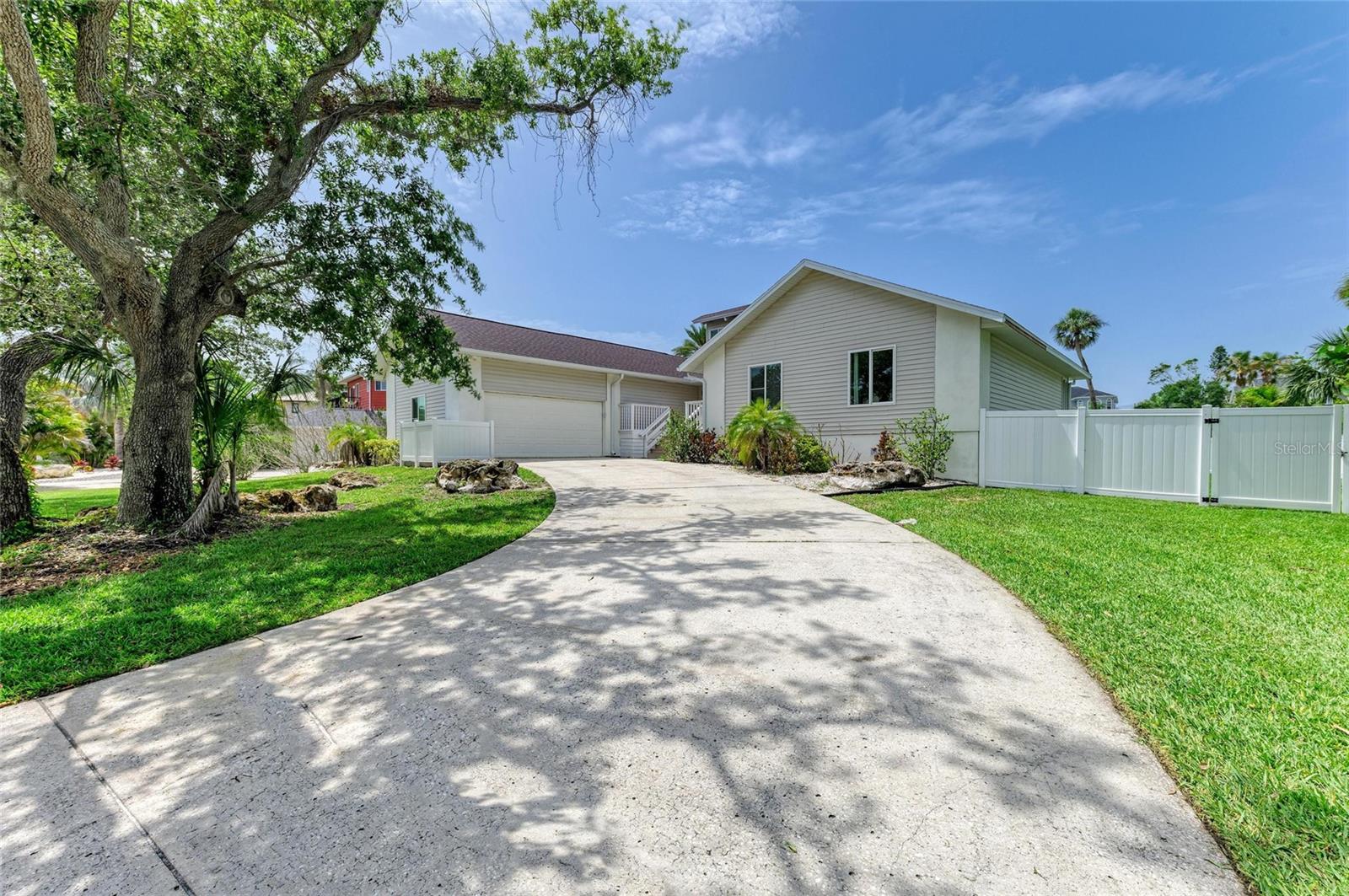 Image 7 of 61 For 3903 Bayside Drive