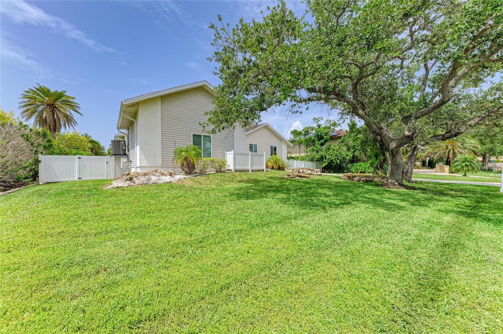 Image 9 of 61 For 3903 Bayside Drive