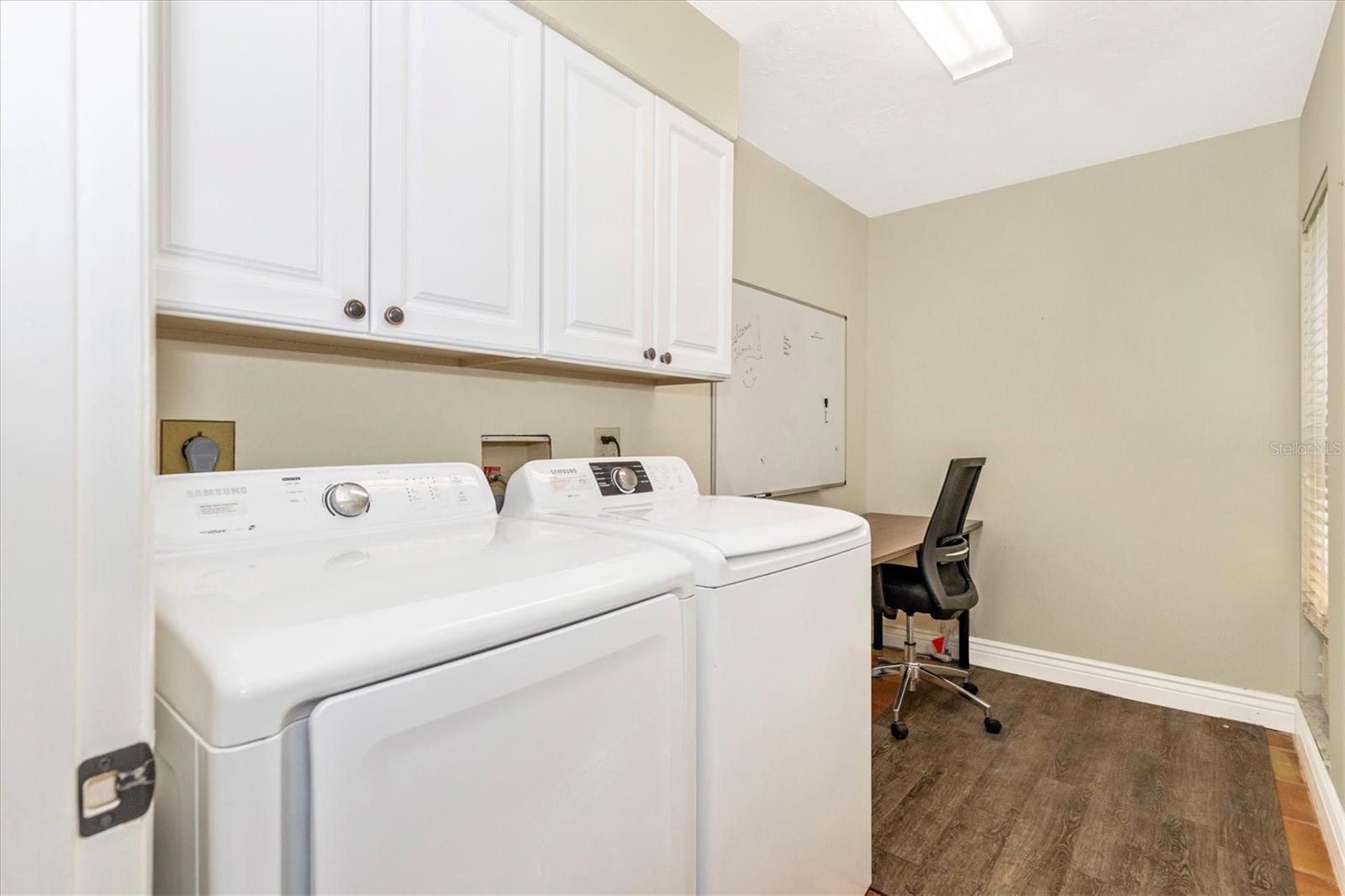 Image 24 of 32 For 3902 Glen Oaks Manor Drive