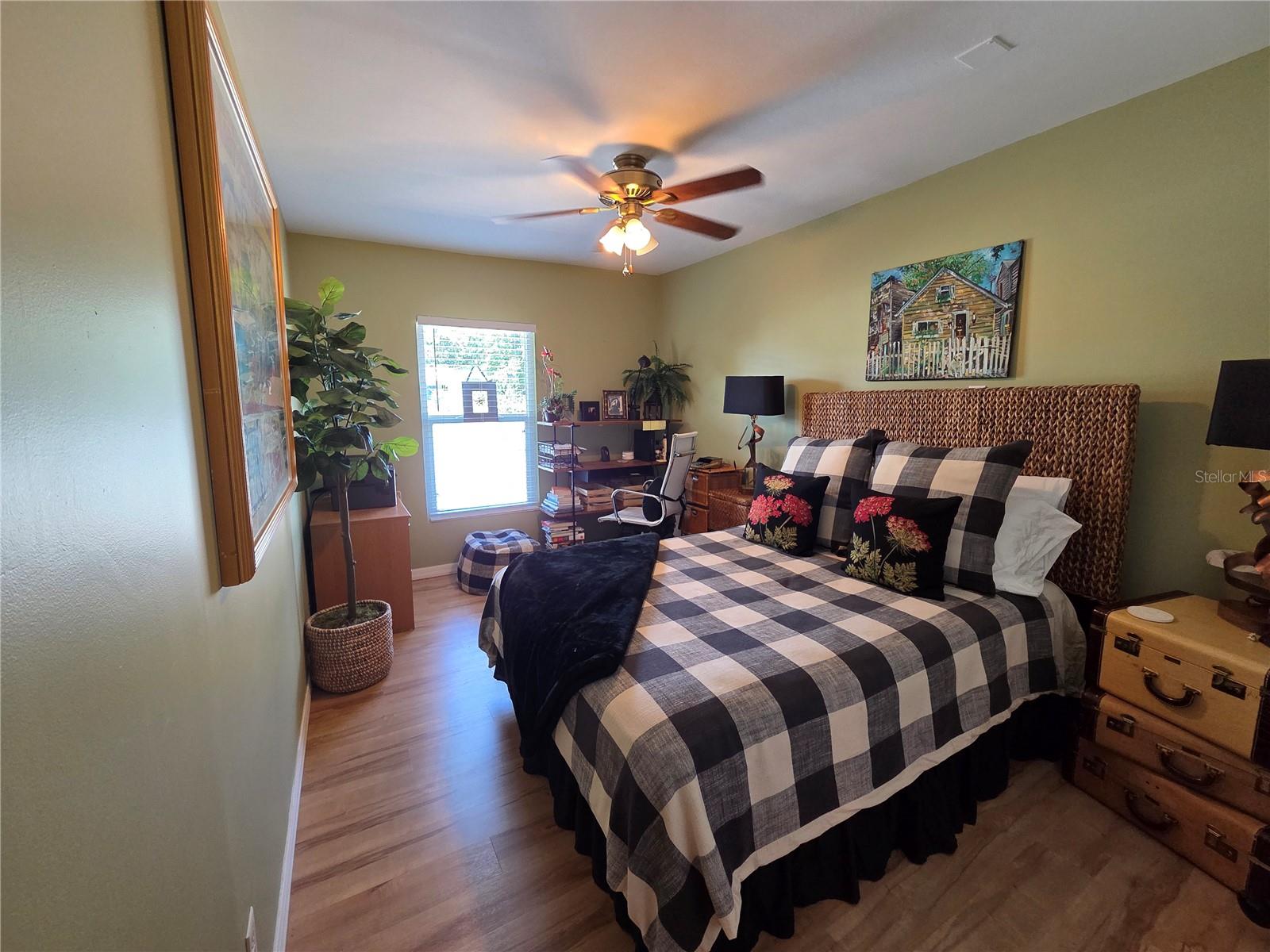 Image 21 of 36 For 3157 Goldenrod Street B