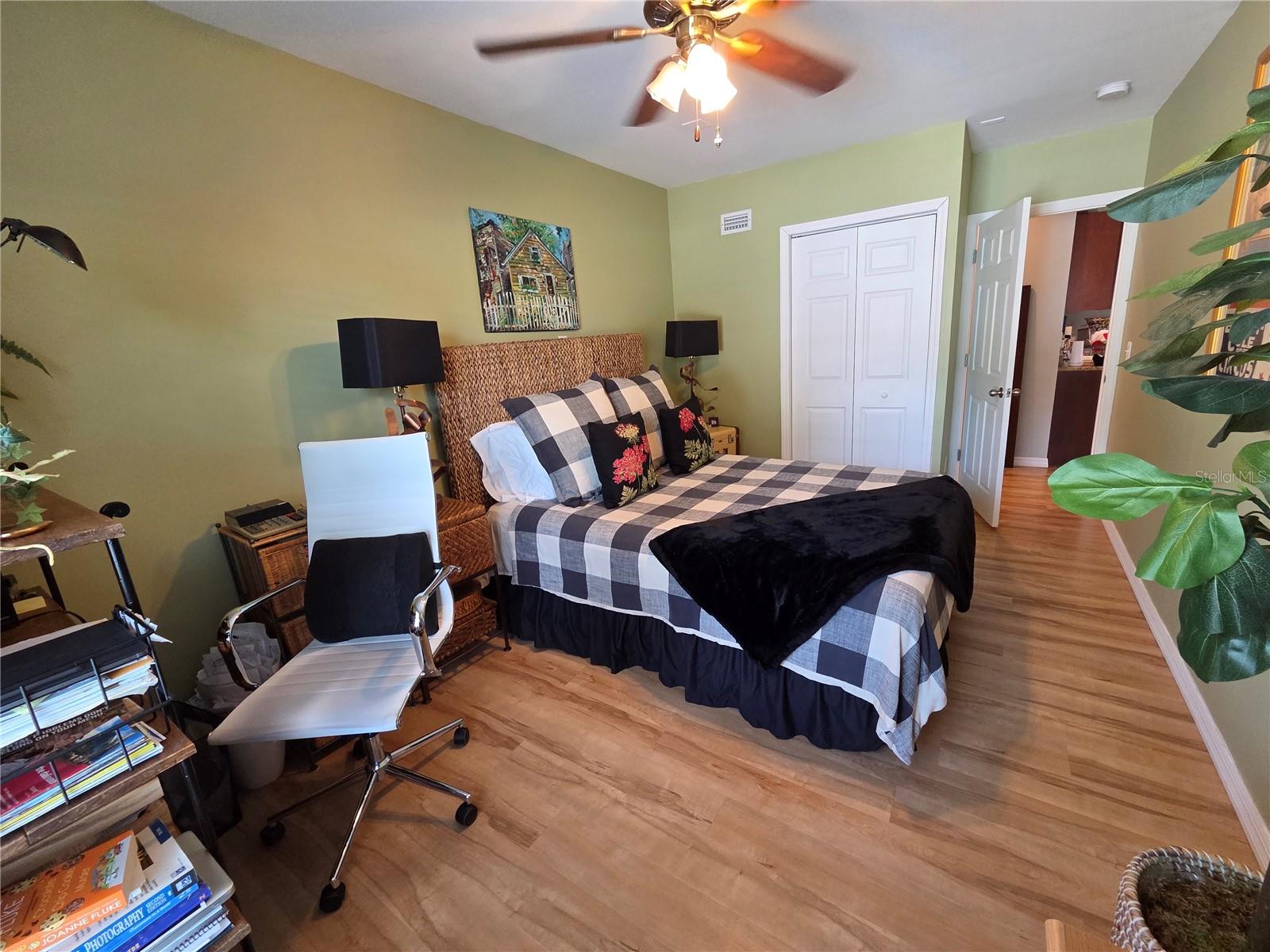 Image 22 of 36 For 3157 Goldenrod Street B
