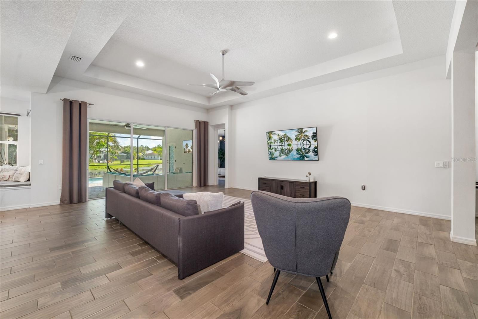 Image 14 of 71 For 650 Rosemary Circle