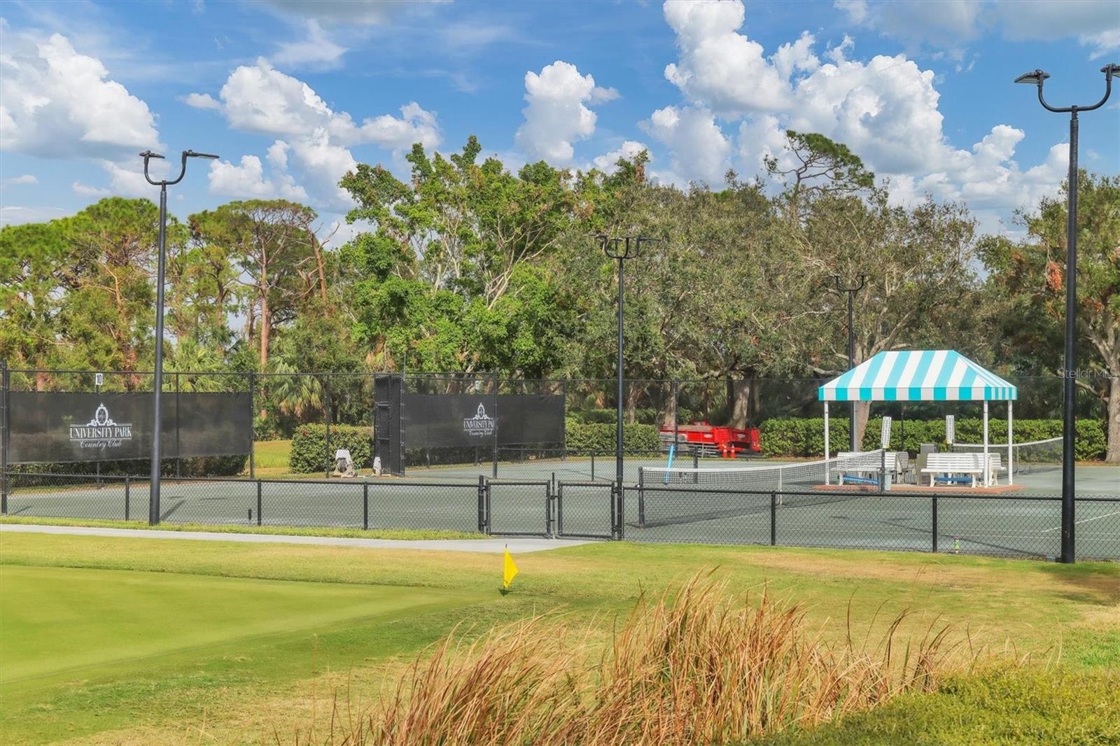 Listing photo id 49 for 7617 Whitebridge Glen
