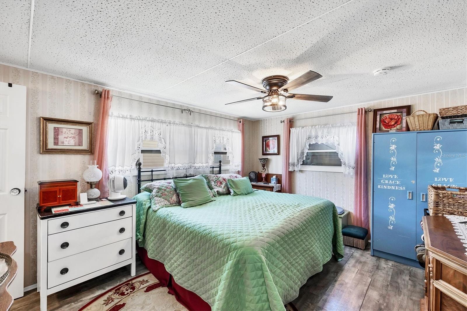 Listing photo id 15 for 2113 Minnesota Avenue