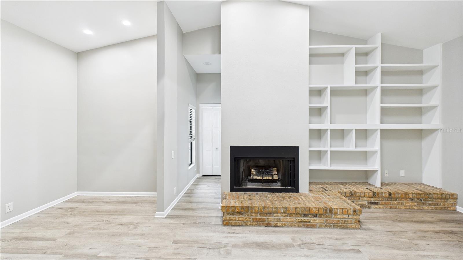 Image 4 of 68 For 6107 Misty Oaks Street