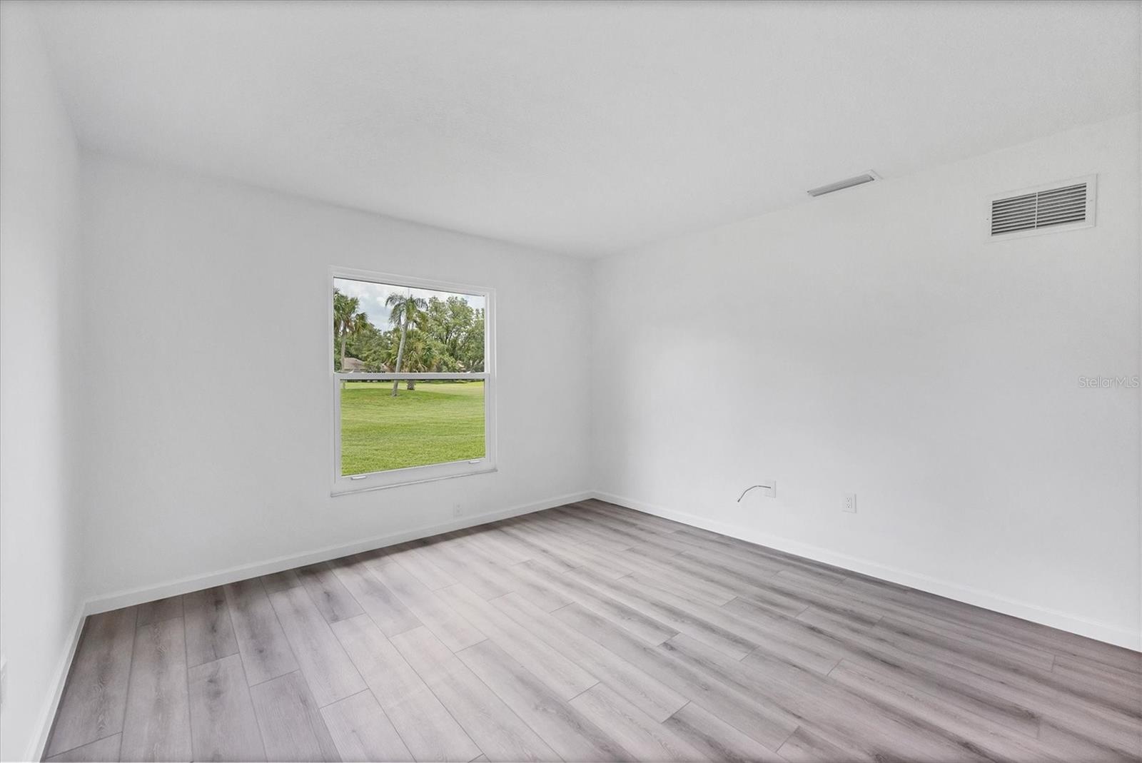 Image 12 of 31 For 4131 Oakhurst Circle W 3133
