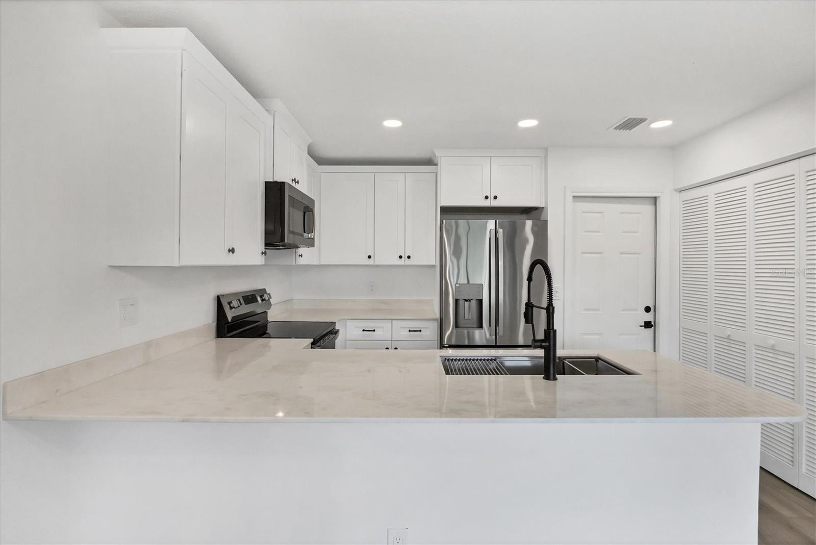 Image 14 of 31 For 4131 Oakhurst Circle W 3133