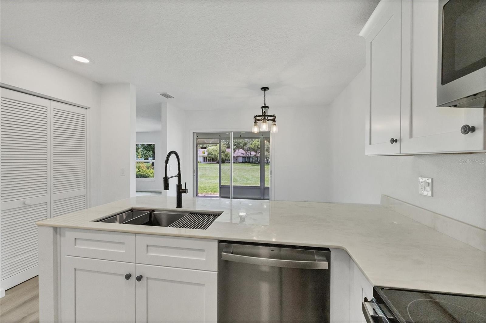 Image 15 of 31 For 4131 Oakhurst Circle W 3133
