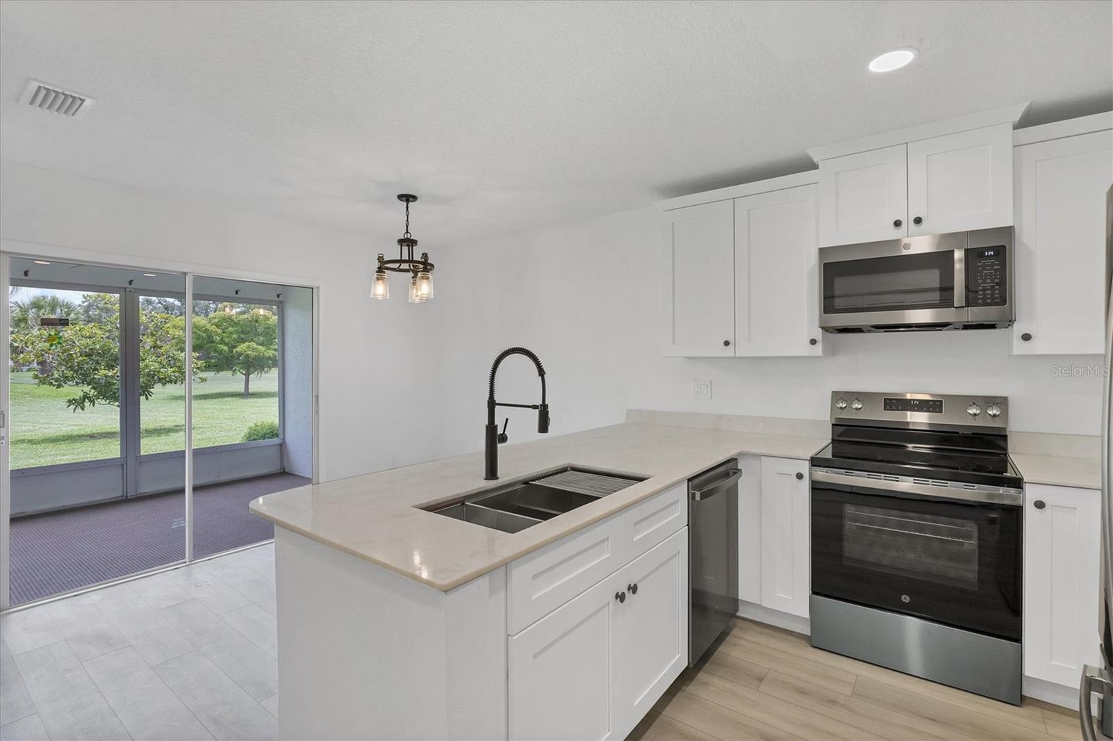 Image 16 of 31 For 4131 Oakhurst Circle W 3133