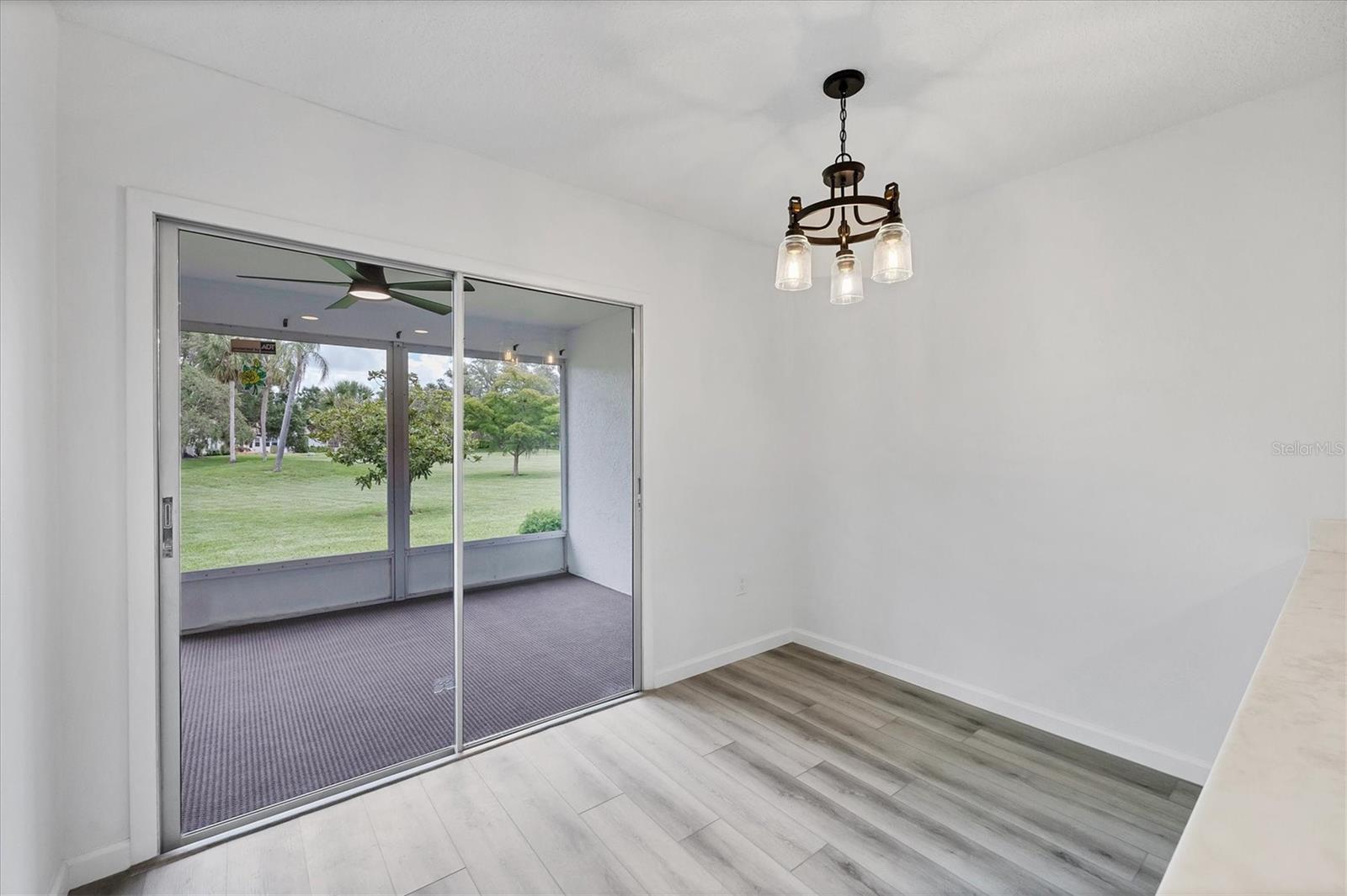 Image 17 of 31 For 4131 Oakhurst Circle W 3133