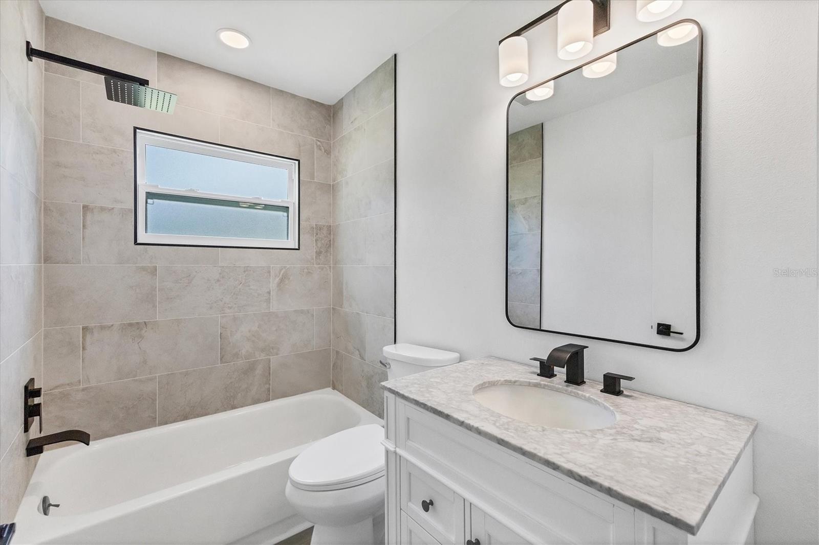 Image 19 of 31 For 4131 Oakhurst Circle W 3133