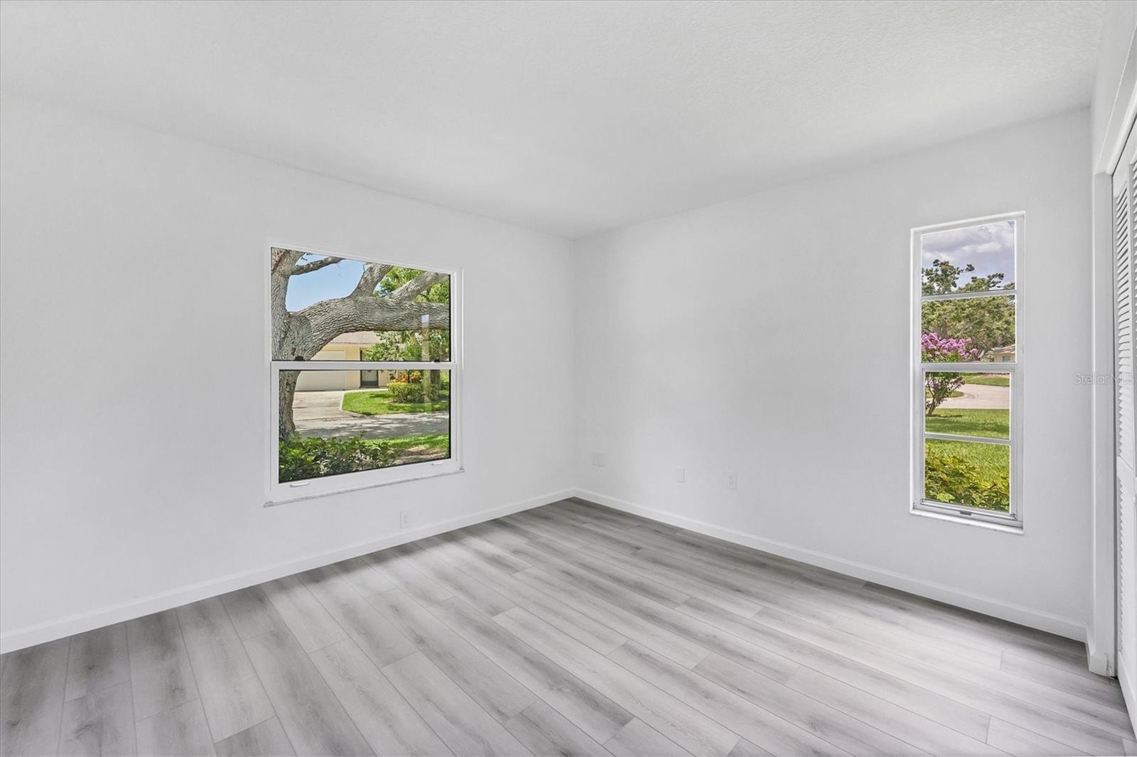 Image 20 of 31 For 4131 Oakhurst Circle W 3133