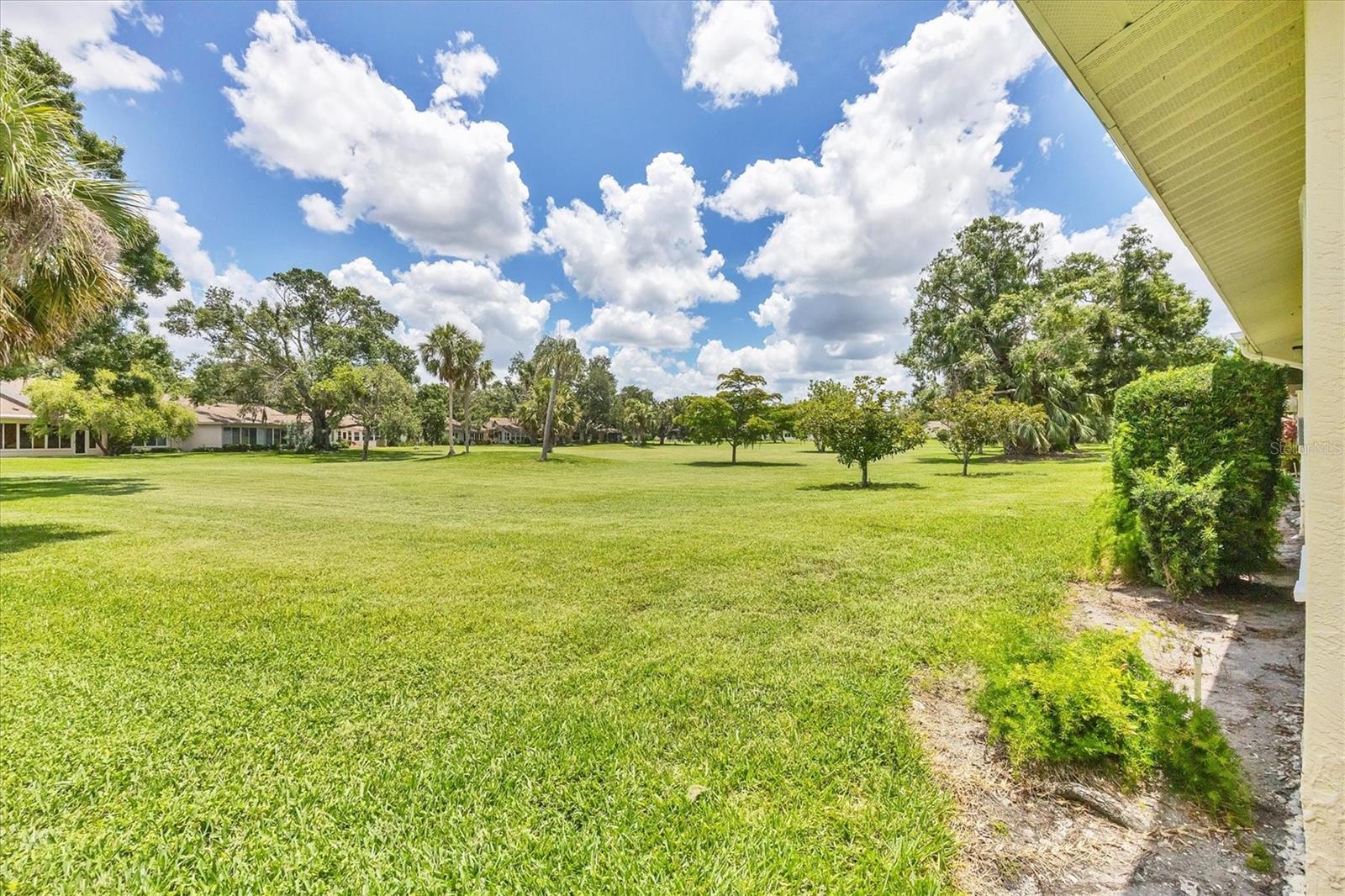 Image 25 of 31 For 4131 Oakhurst Circle W 3133