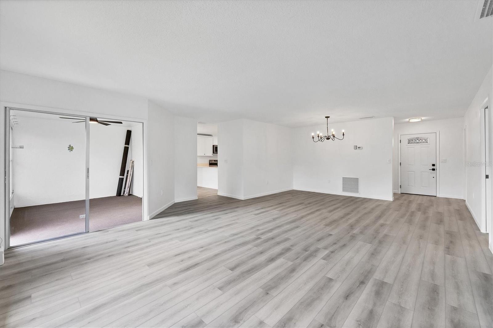 Image 7 of 31 For 4131 Oakhurst Circle W 3133