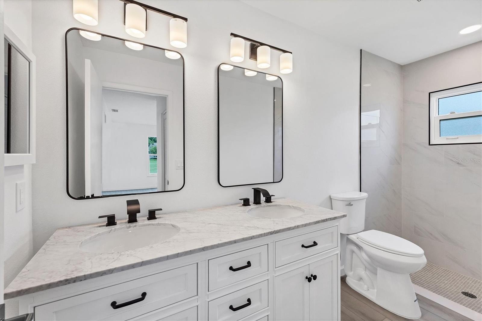 Image 9 of 31 For 4131 Oakhurst Circle W 3133