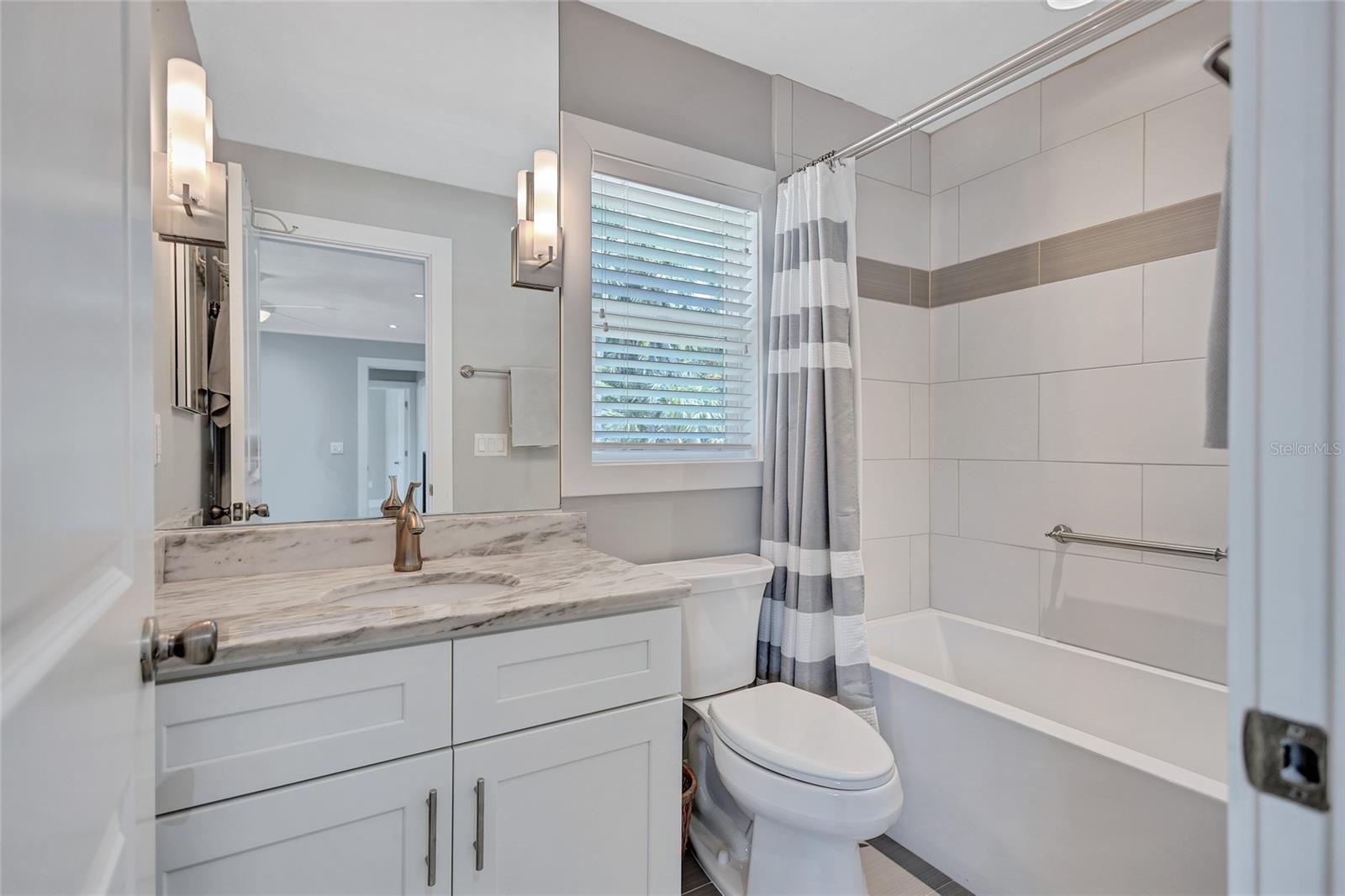 Image 28 of 39 For 139 Vista Hermosa Circle