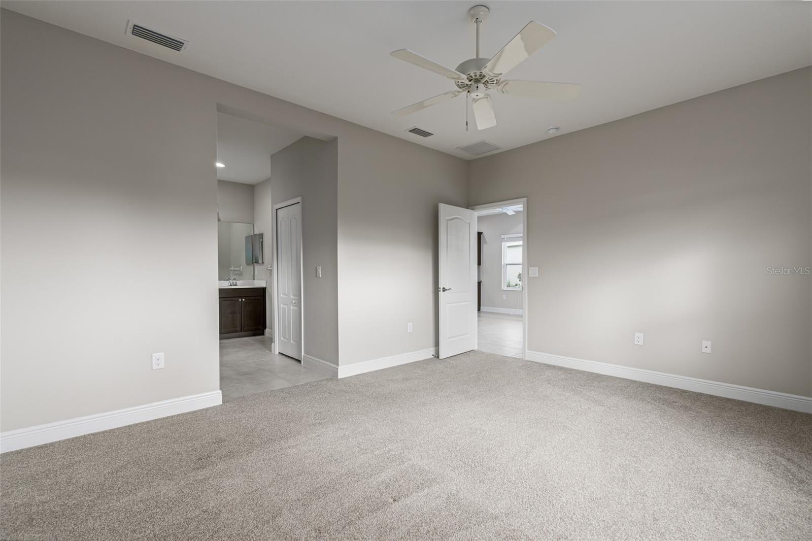 Image 11 of 26 For 11223 Woodlake Way