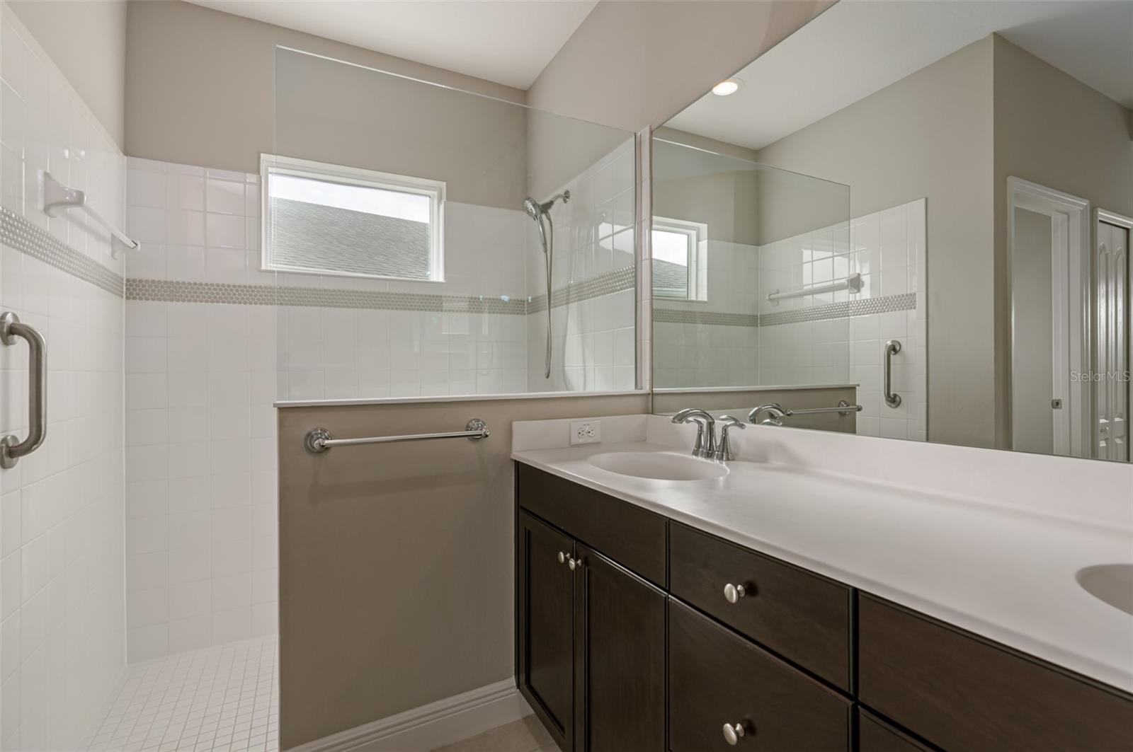 Image 13 of 26 For 11223 Woodlake Way