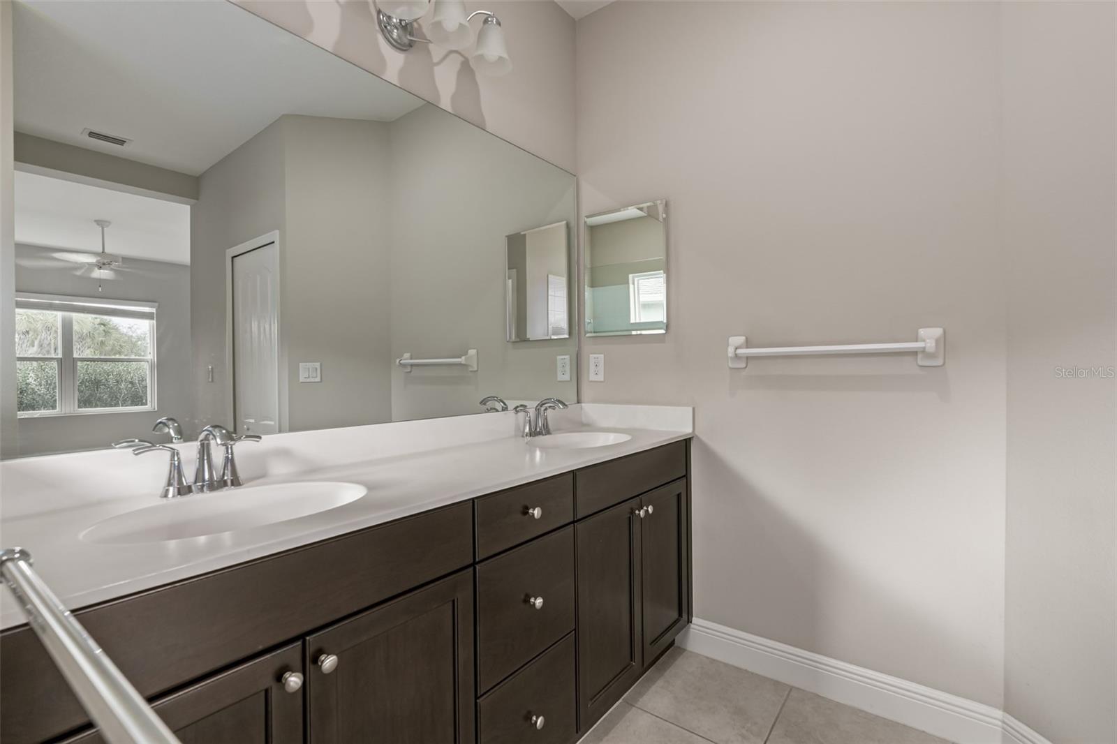 Image 14 of 26 For 11223 Woodlake Way