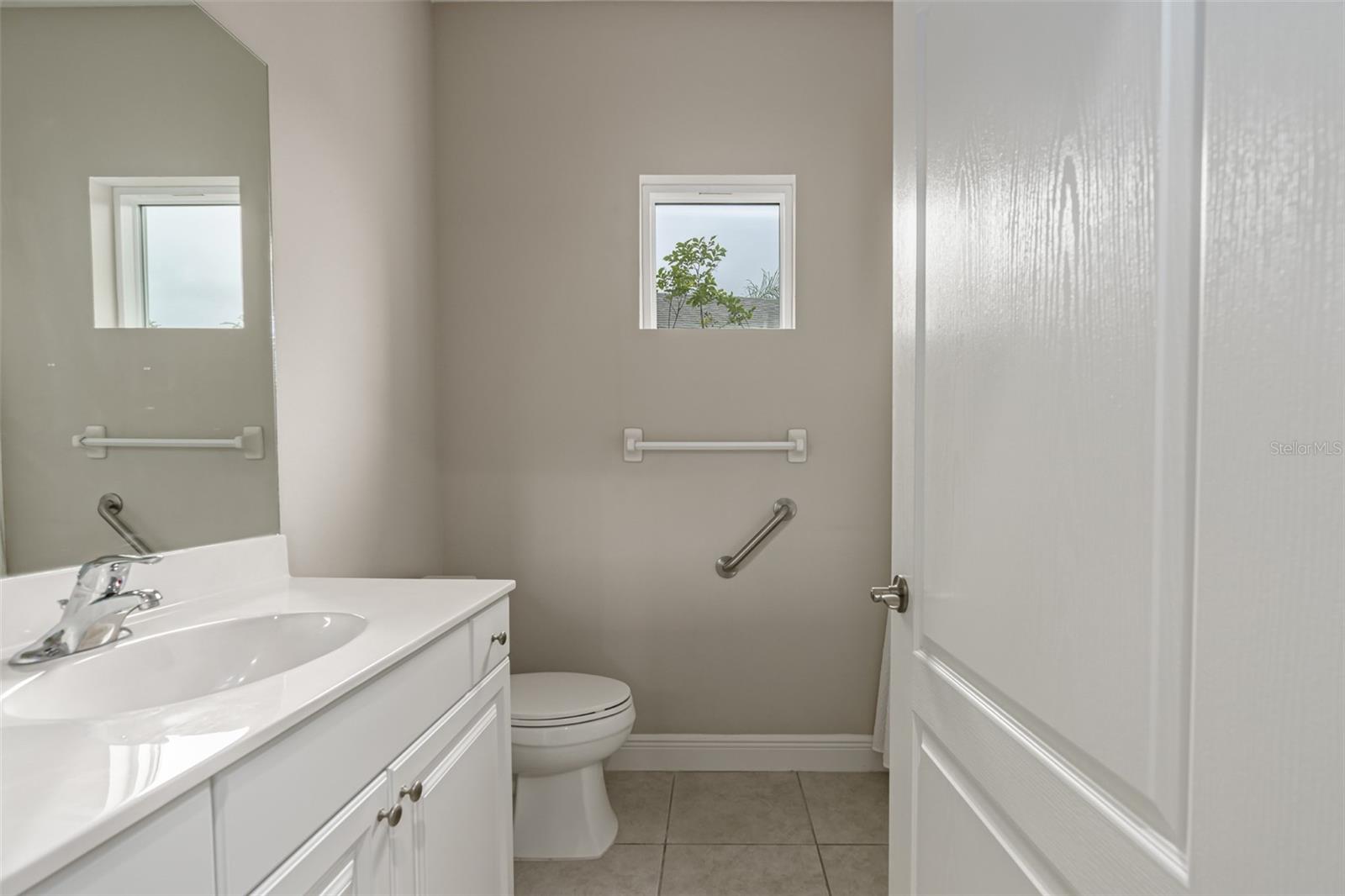 Image 17 of 26 For 11223 Woodlake Way