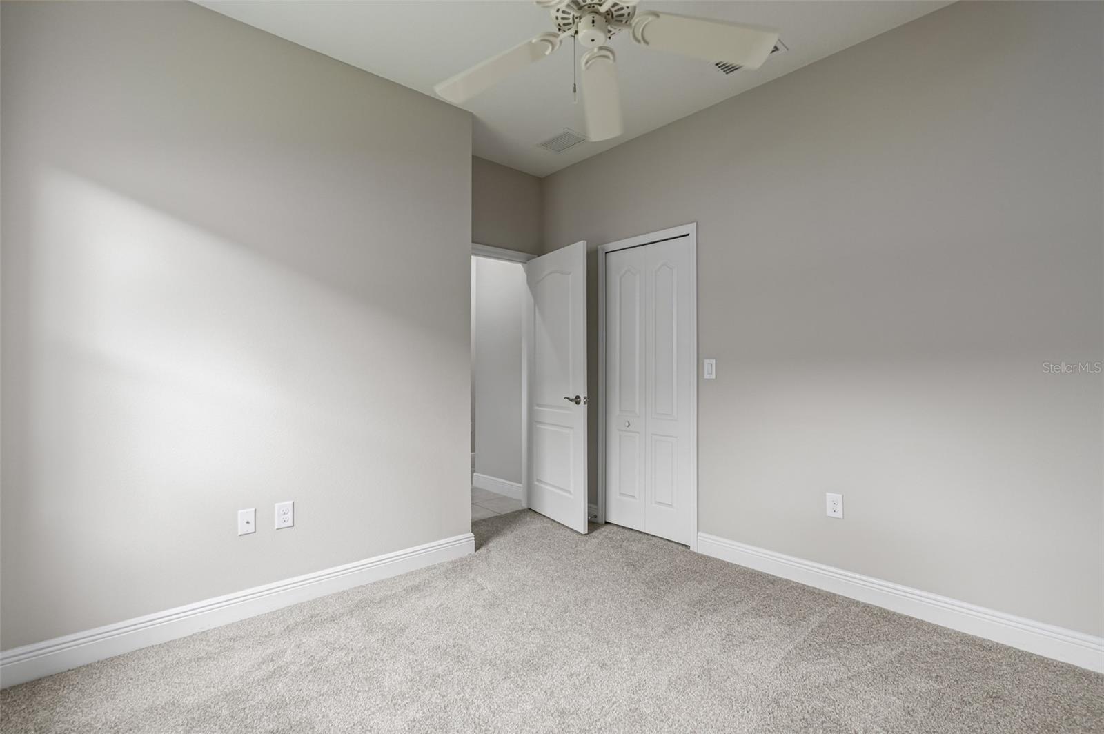 Image 18 of 26 For 11223 Woodlake Way