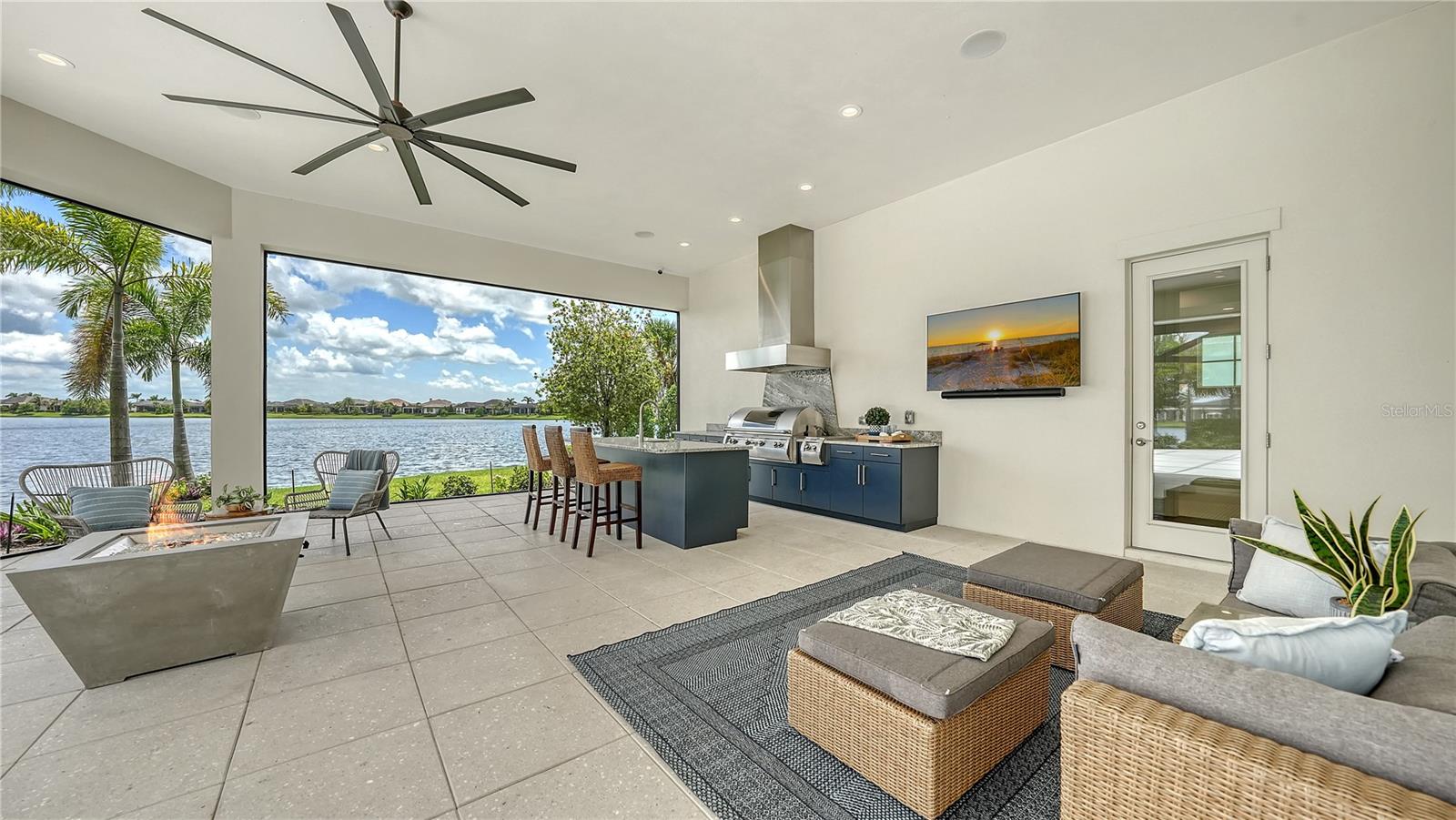 Image 21 of 92 For 14665 Como Circle
