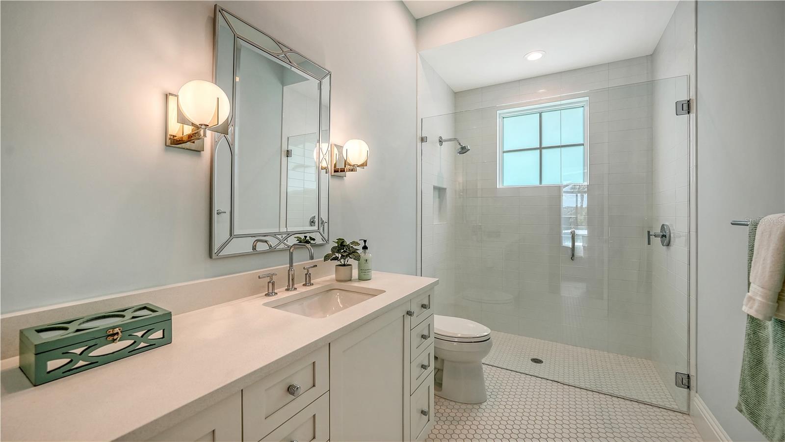 Image 70 of 92 For 14665 Como Circle