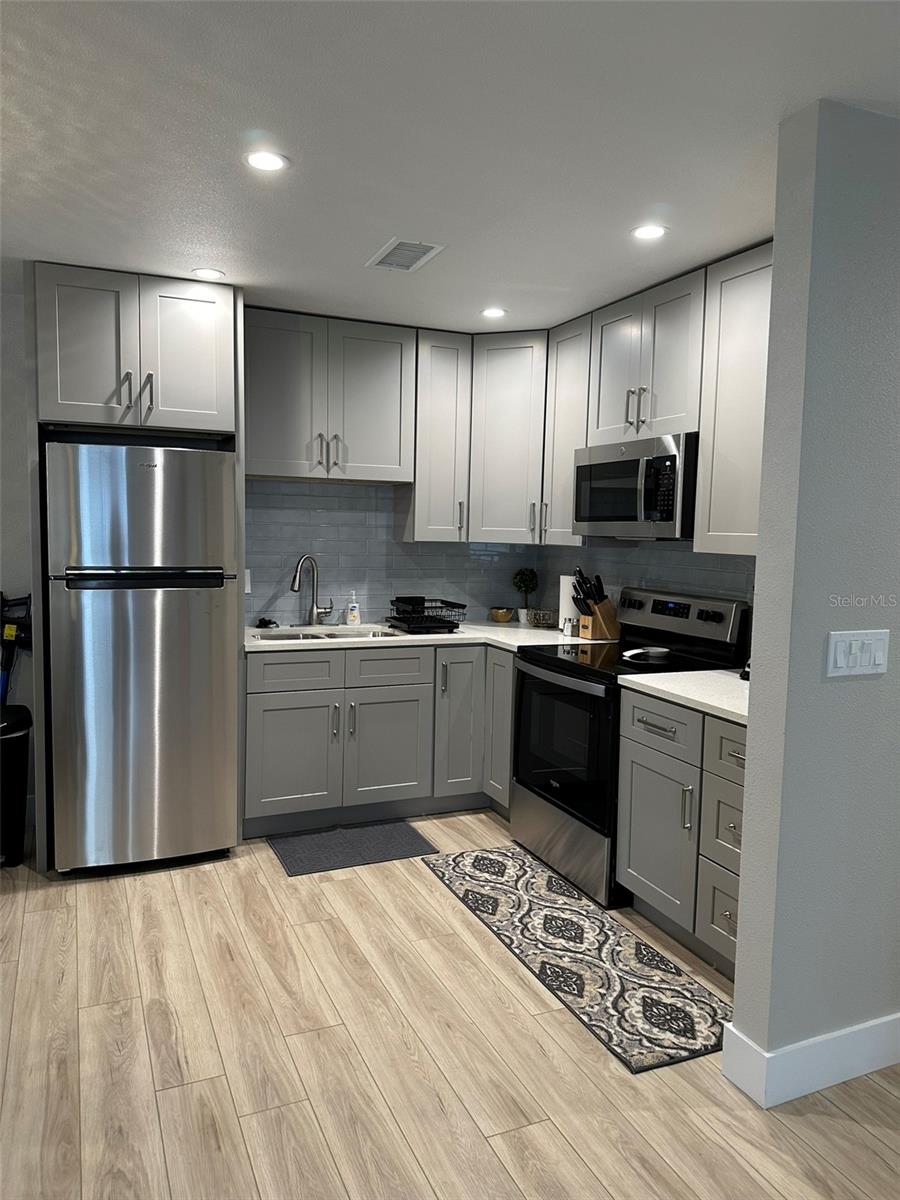 Image 4 of 47 For 1840 3rd Avenue E