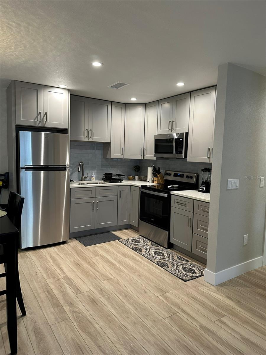Image 6 of 47 For 1840 3rd Avenue E